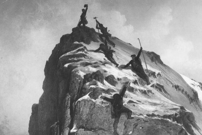 Le Cervin a toujours attiré les alpinistes. Les documentaires de télévision montrent des ascensions sur l’arête de l’Hörnligrat et l’histoire de la première ascension du 14 juillet 1865.