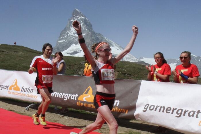 Martina Strähl de Suisse était la gagnante de la course de fond aux Championnats du monde de course de montagne 2015 à Zermatt.