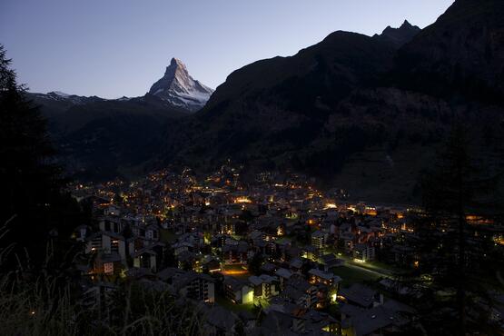 Zermatt et le Cervin font rêver les voyageurs suisses. Ils donnent les meilleures évaluations au village. Zermatt est par conséquent le lauréat du Travellers‘ Choice Awards 2017 de la Suisse.