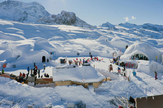 Das Iglu-Dorf Zermatt lockt jährlich viele Besucher an.