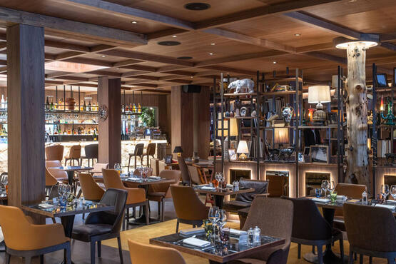 Quatre restaurants, réunis sur une même Terrace - Schweizerhof Kitchen, La Muña, Myoko et Cheese Factory