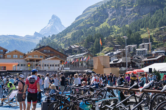 280 kilometres and around 6,500 metres of climb later: the finish in Zermatt, with a view of the Matterhorn