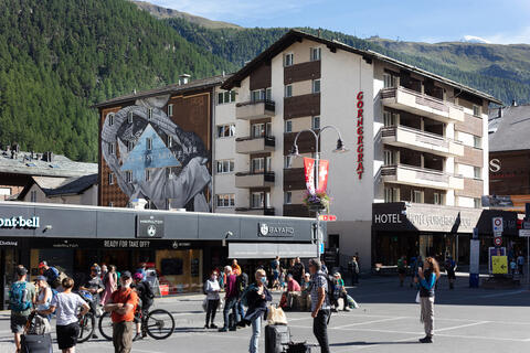 Graffiti-Kunstwerk im Herzen von Zermatt eingeweiht