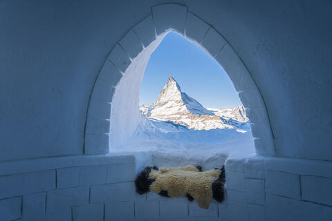 "Home of Winter" igloo in Zermatt (1)