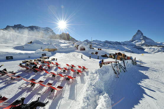 Mit der Ballontechnik entsteht ab dem 13. November 2017 das neue Iglu-Dorf Zermatt.