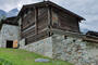 L’ancien propriétaire, Lorenz Truffer, a lui-même baptisé «Lorihiischi» cette maison du canton du Valais vielle de plusieurs siècles.