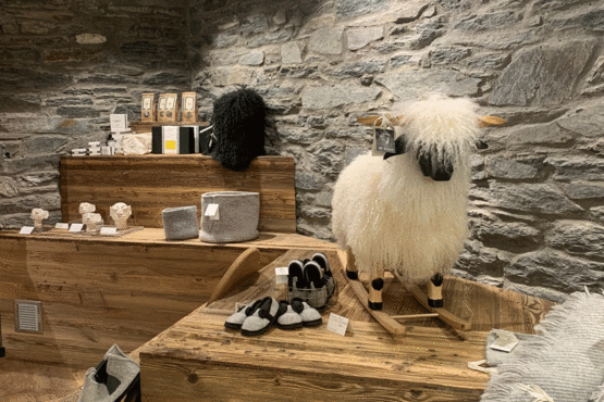 Available in “The Swiss Artisans”: products made from black-nosed sheep wool