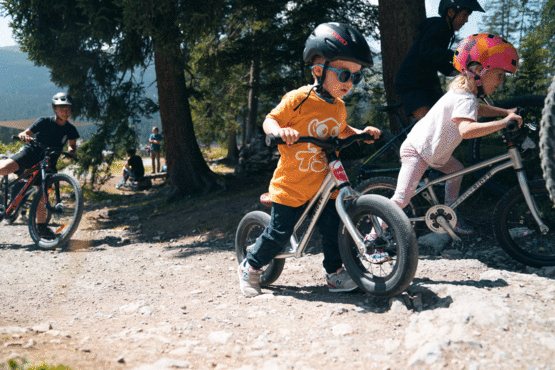 La Kids Bike League apprend aux enfants de se servir d’un VTT en fonction de leur âge.